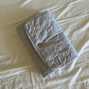 H&M MAMA quilted changing kit